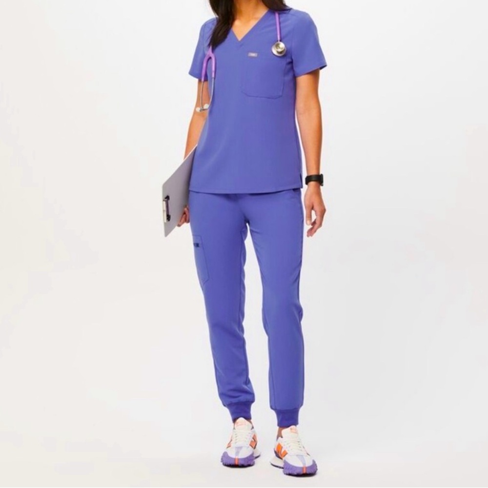 FIGS Zamora Jogger Scrub Pants size XXS Petite in blueberry-limited edition.